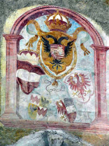 Fresque sur la porte Sluderno, Glorenza Glurns, Trentin-Haut-Adige. Auteur et Copyright Marco Ramerini